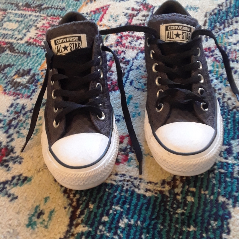 Converse tennis shoes